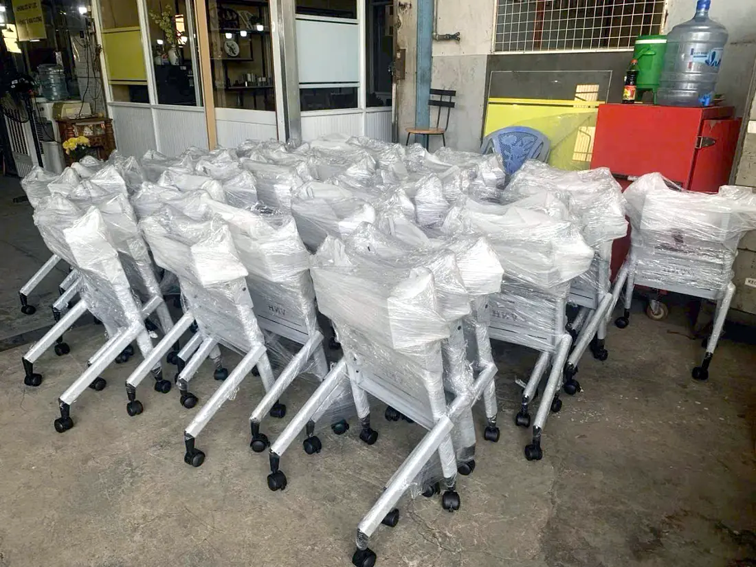 Bàn gấp có bánh xe