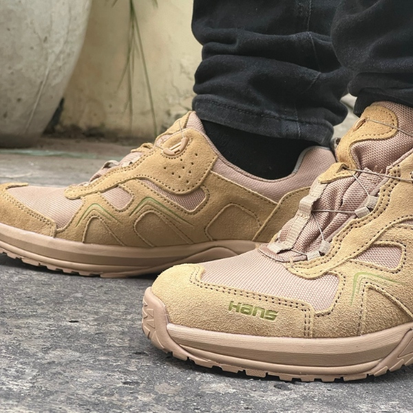 GIÀY BẢO HỘ LAO ĐỘNG HÀN QUỐC HANS HS81 CAMEL KHÓA VẶN SIÊU NHẸ, CHỐNG TRƯỢT